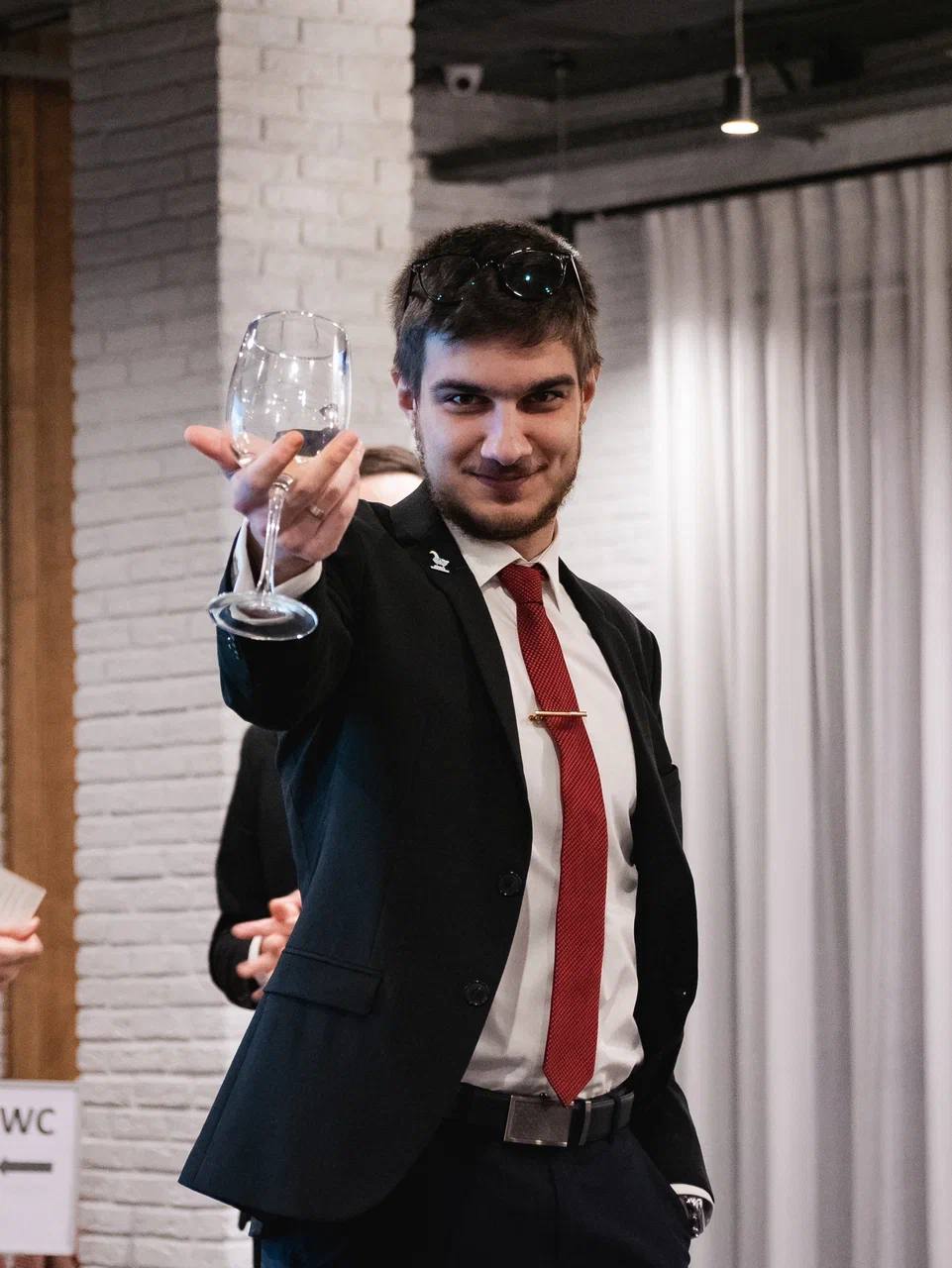 Выпьем за любовь, родная, выпьем за любовь